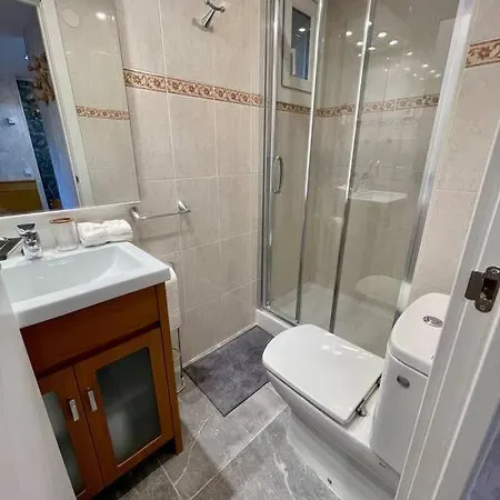 Acogedor De 2 Con Plaza De Garaje Apartment *